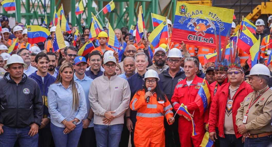 PRESIDENTA (E) DELCY RODRÍGUEZ PROMULGA LEY DE MINAS Y DESTACA CRECIMIENTO EN EL SECTOR MINERO DEL 10.9%