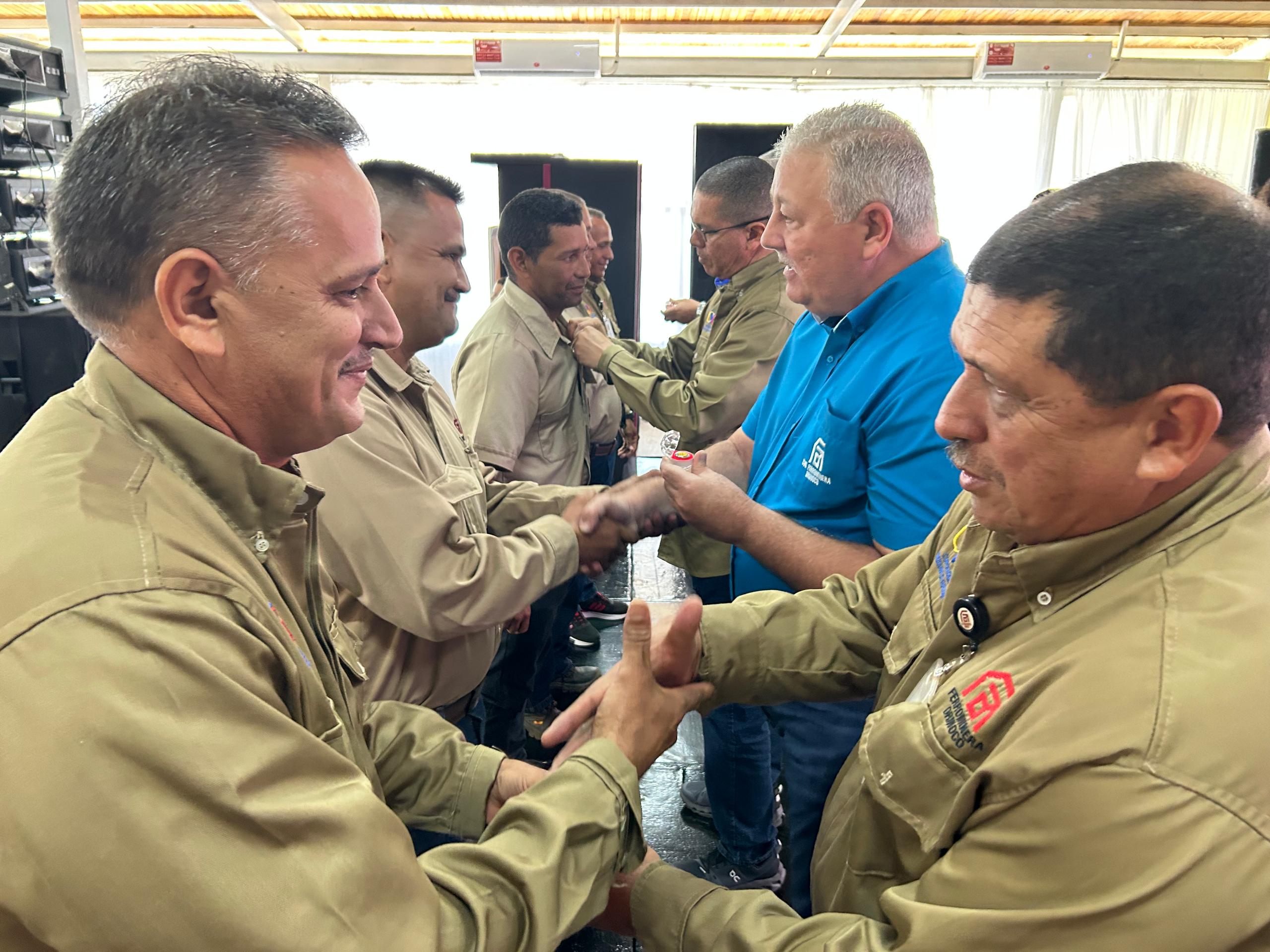 TRABAJADORES DE ALTO TENOR RECIBIERON CONDECORACIÓN EN CIUDAD PIAR
