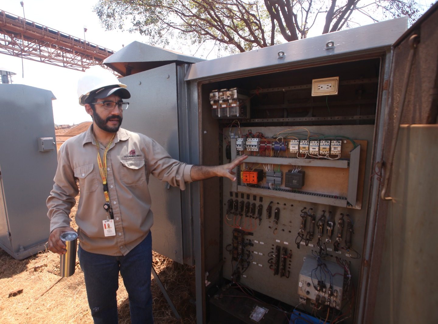Trabajadores optimizan control de vía férrea