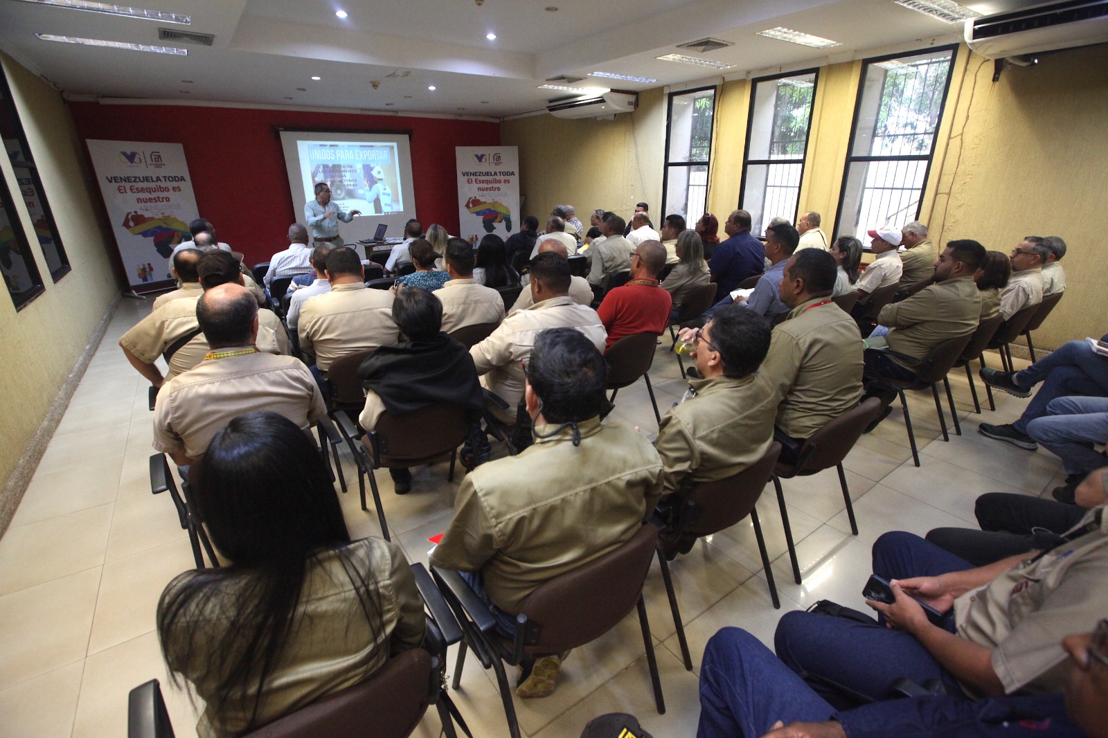 Ferrominera socializa proyecto de “Ley de Fomento a las Exportaciones No petroleras”
