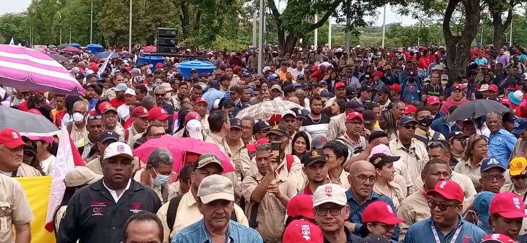 Multitudinaria concentración de la clase trabajadora por la paz laboral