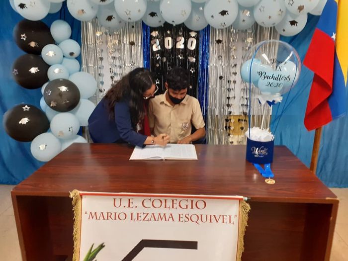 Colegios de Ferrominera aportan 122 nuevos Bachilleres a la República