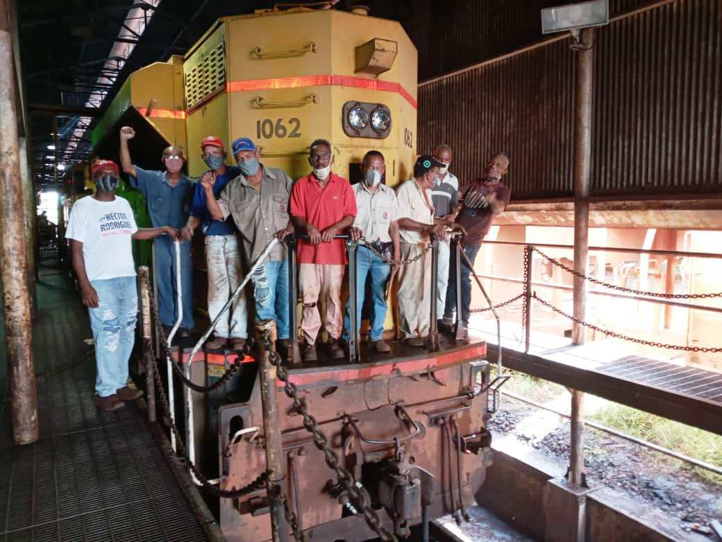 Jubilados partícipes en rehabilitación de la locomotora 1062