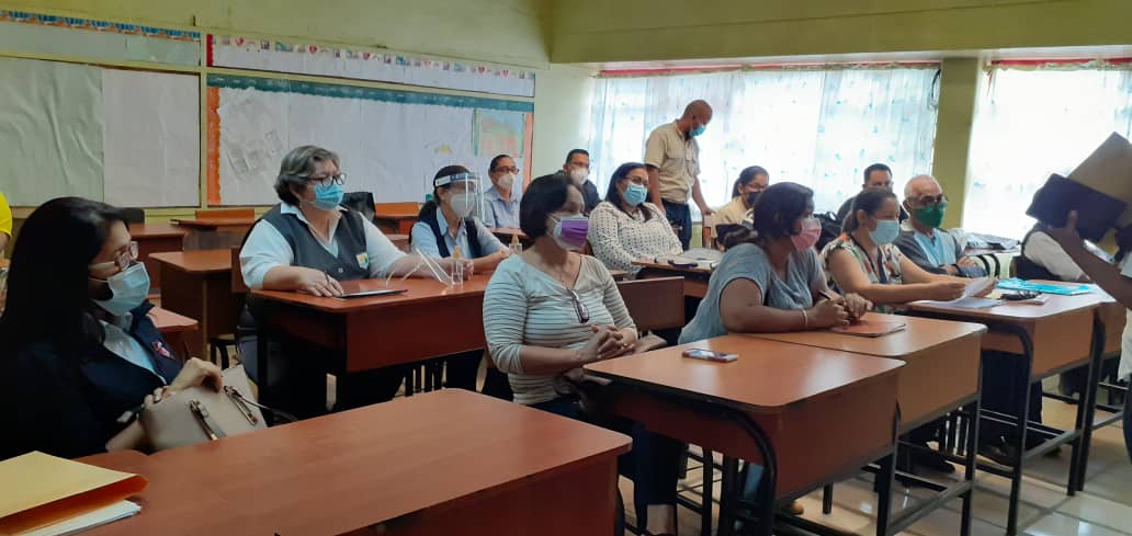 Ferrominera apoya entrega de formatos de títulos a nuevos bachilleres