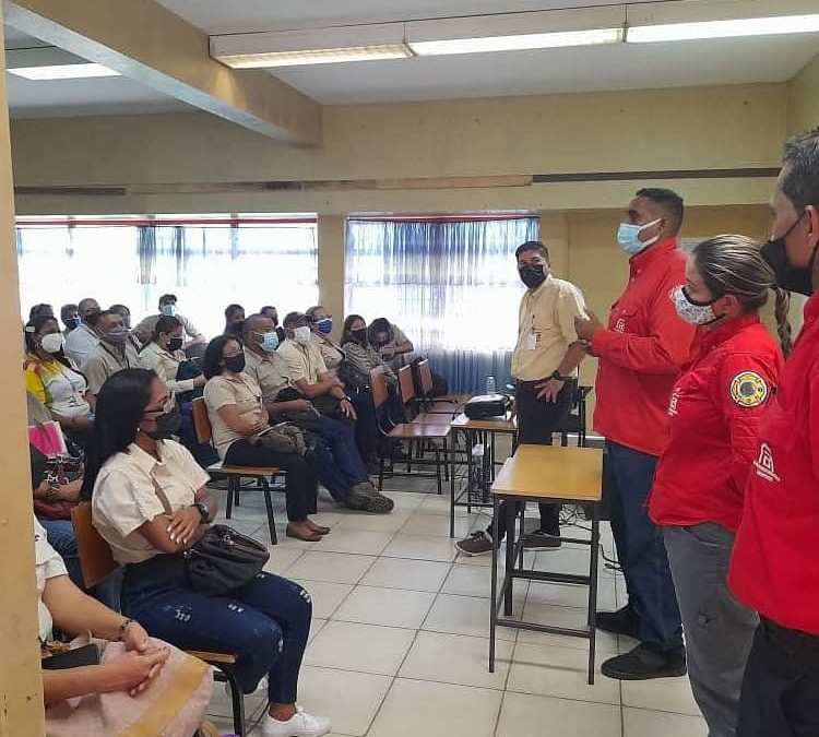Escuelas del hierro se preparan para un nuevo año escolar