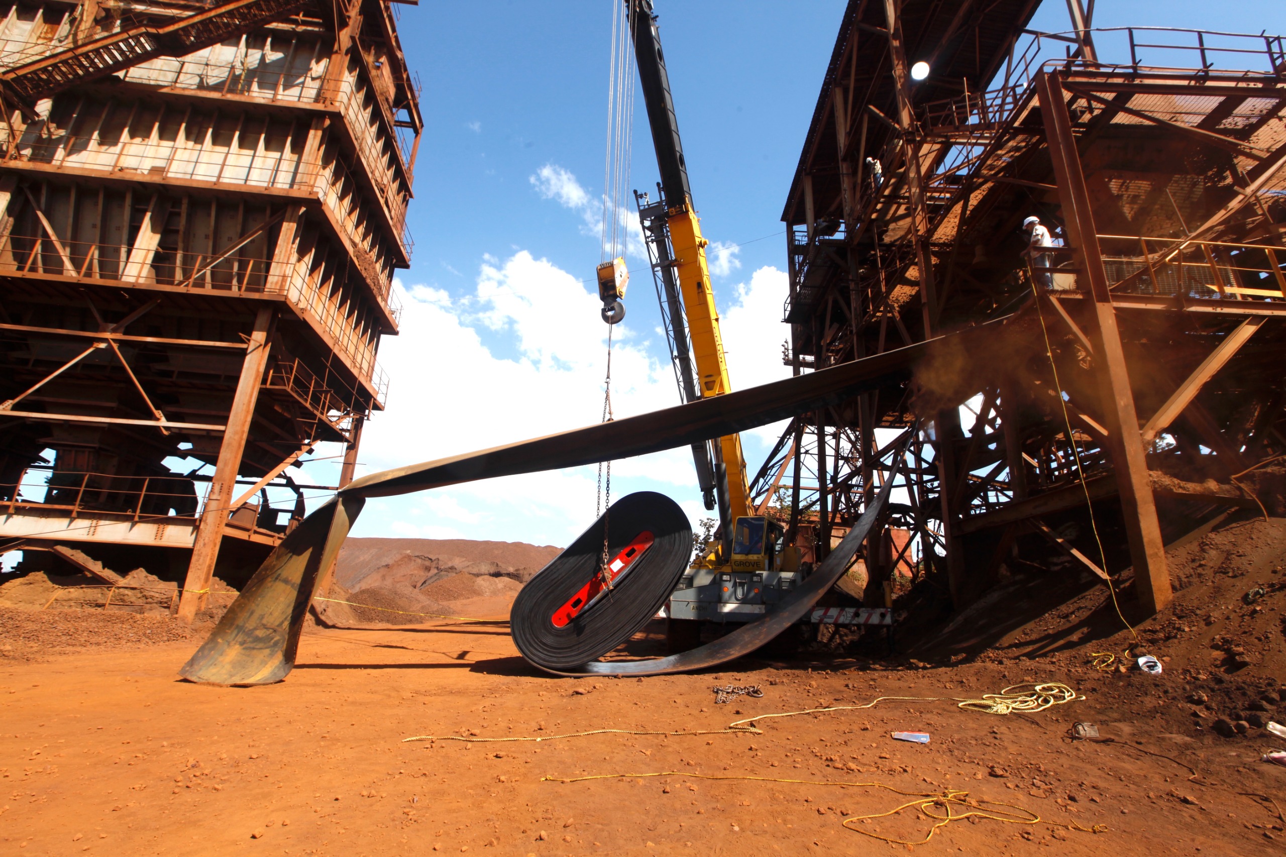 PMH INICIA SUSTITUCIÓN DE CINTAS TRANSPORTADORAS DE MINERAL