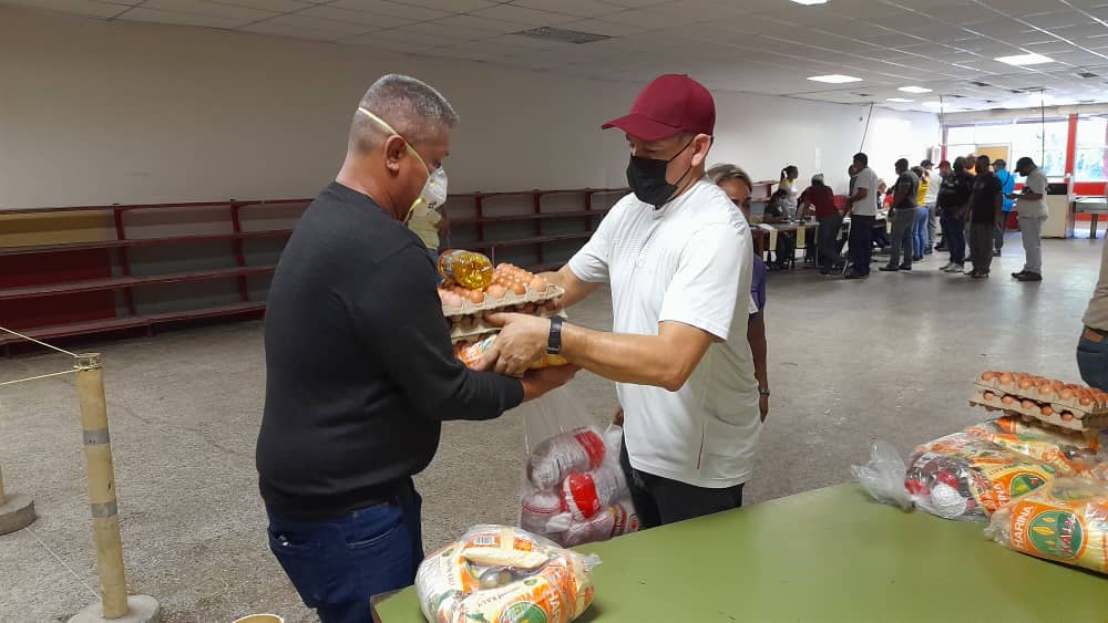 Ferrominera inició entrega del “Combo Hallaquero”