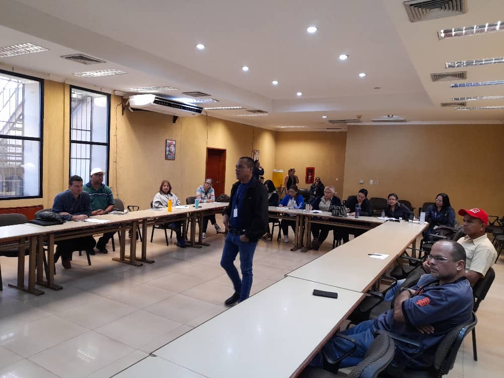 Ferromineros refuerzan competencias en muestreo de productos ferríferos