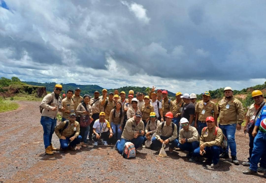 Estudiantes del Diplomado de Procesamiento y Transformación de Mineral de Hierro realizaron visita técnica a El Pao