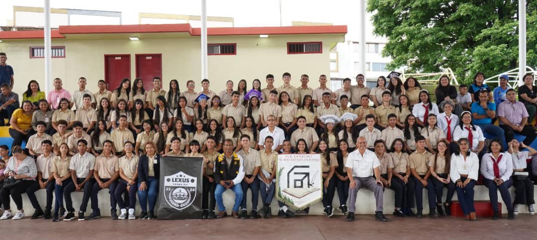 Mario Lezama Esquivel graduó 90 bachilleres