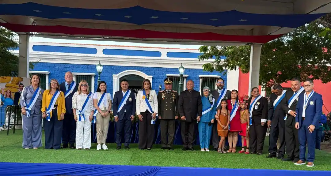 PRESIDENTE DE FERROMINERA ALDO CANTAFIO RECIBE ORDEN CONGRESO DE ANGOSTURA