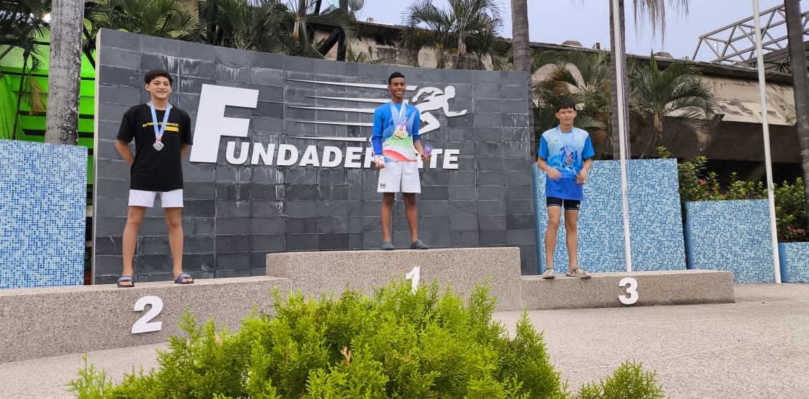 FERROMINERITOS BRILLAN EN “CAMPEONATO NACIONAL DE NATACIÓN INFANTIL 2025”