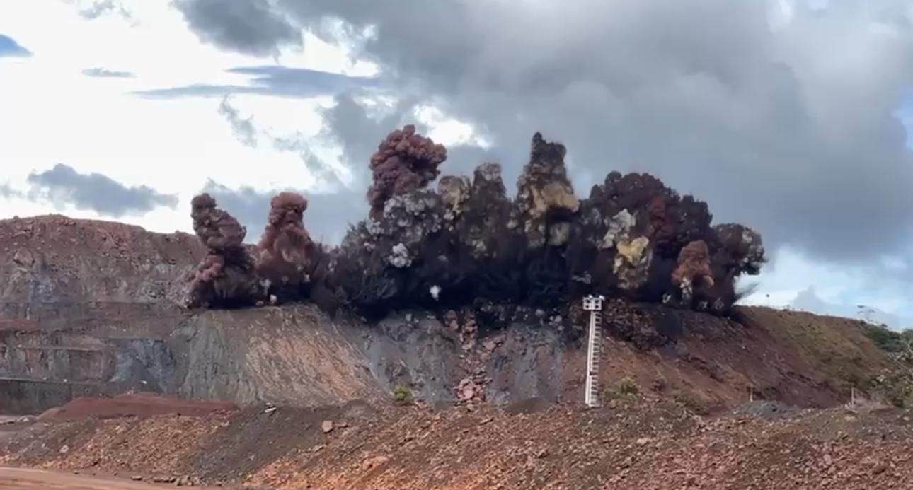 Ferrominera realiza la penúltima voladura del año