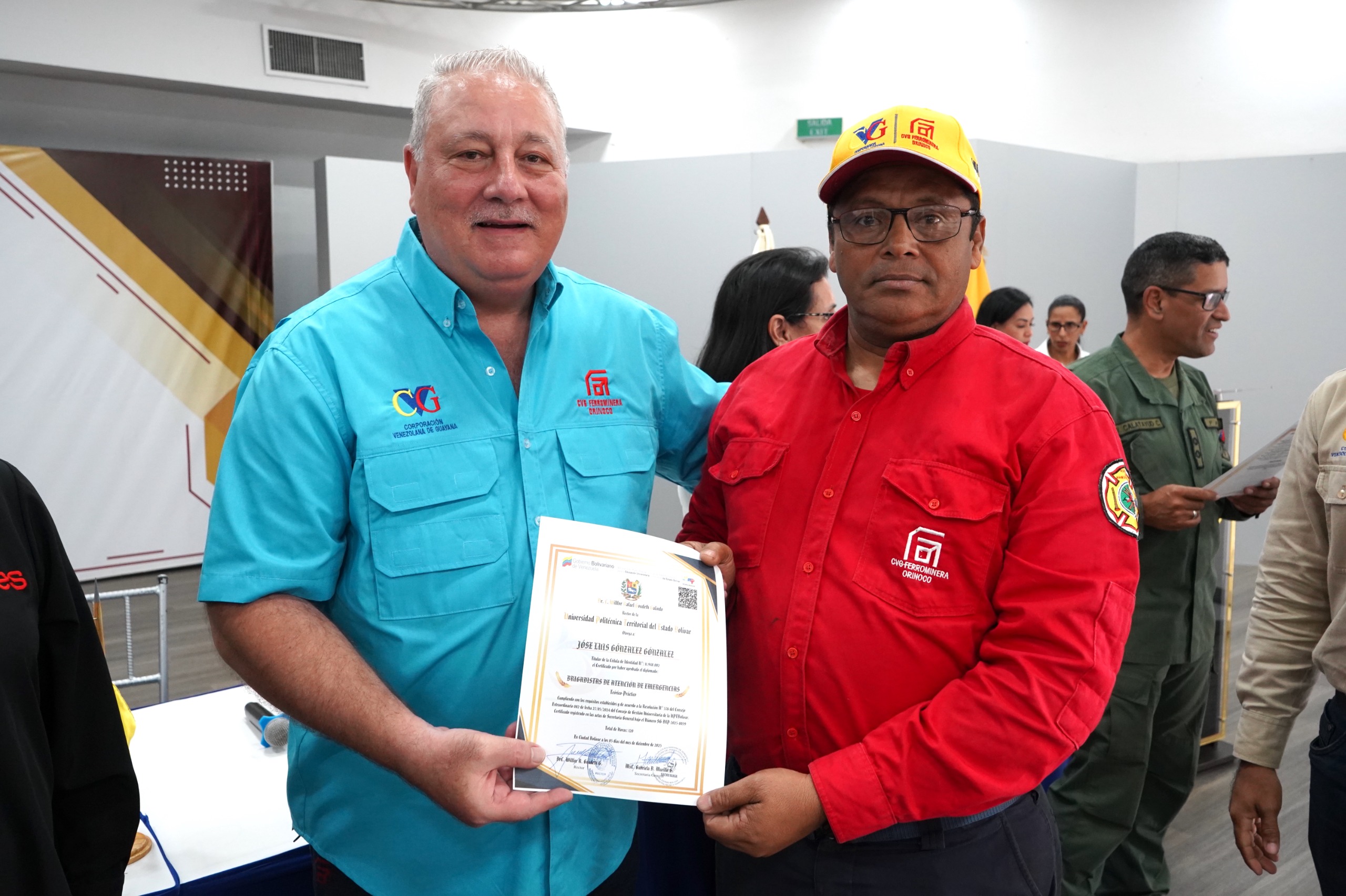 176 trabajadores ferromineros graduados en diplomados
