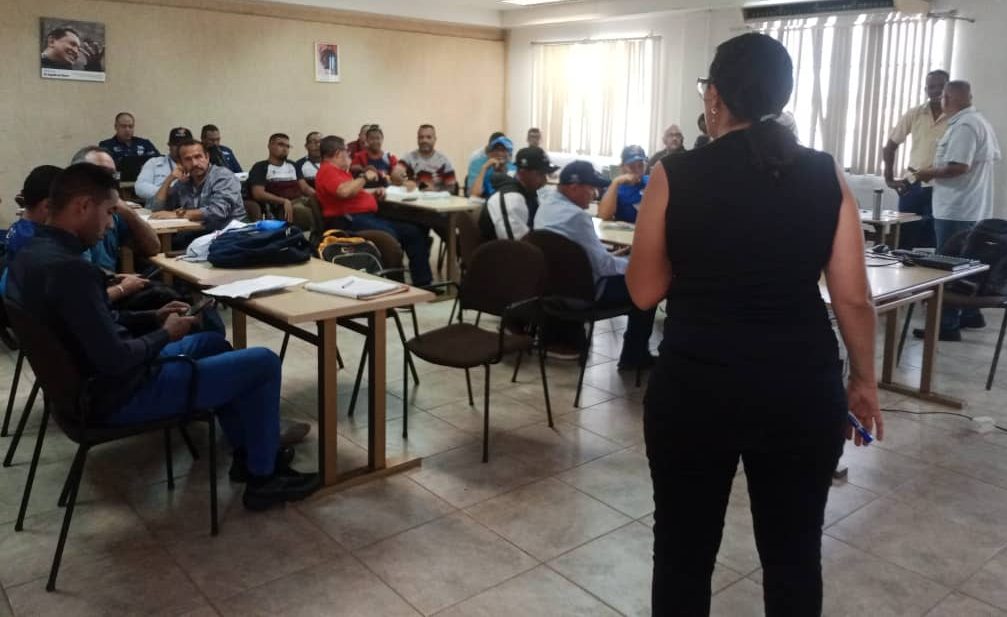 FERROMINEROS OBTIENEN SUS TÍTULOS UNIVERSITARIOS GRACIAS AL CONVENIO ENTRE CVG Y UPTB
