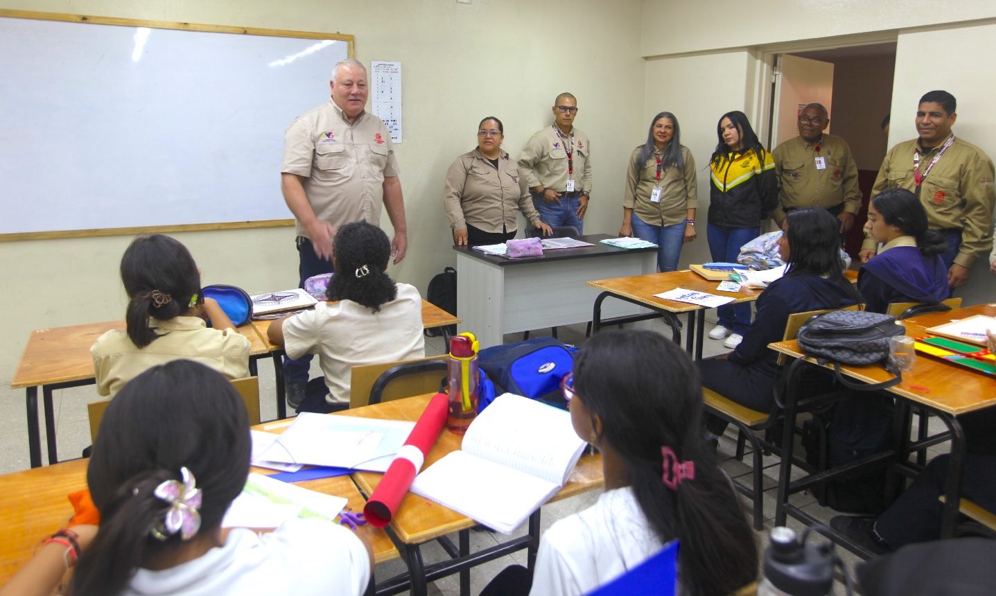 PDTE. ALDO CANTAFIO COMPARTIÓ CON LA COMUNIDAD EDUCATIVA DE LA  UEC “MARIO LEZAMA ESQUIVEL»
