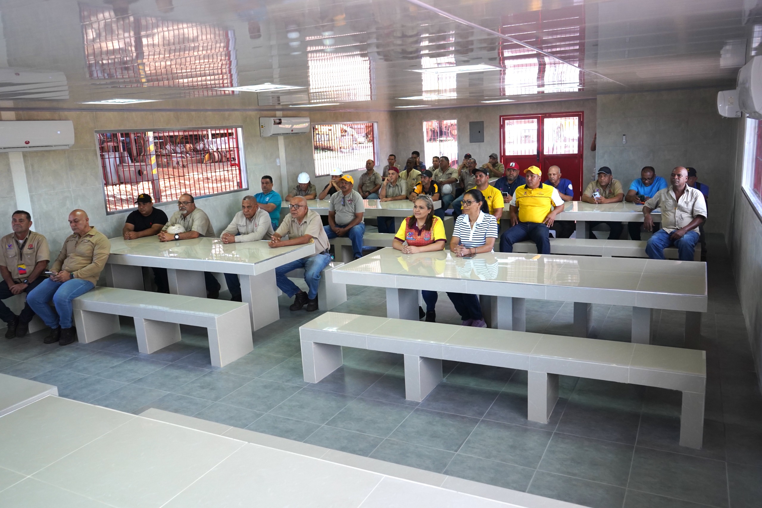 REINAUGURADO COMEDOR DE LA GERENCIA DE FERROCARRIL