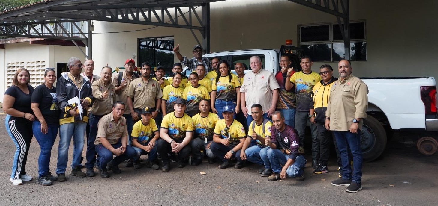 ESTUDIANTES DE DIPLOMADO PONEN EN MARCHA VEHÍCULO DE ALTO RIEL