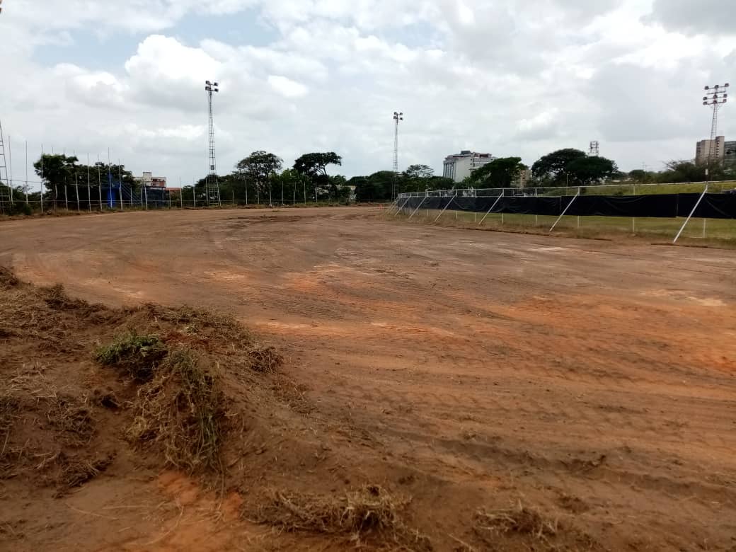Inicia construcción de cancha de voleibol y fútbol de arena