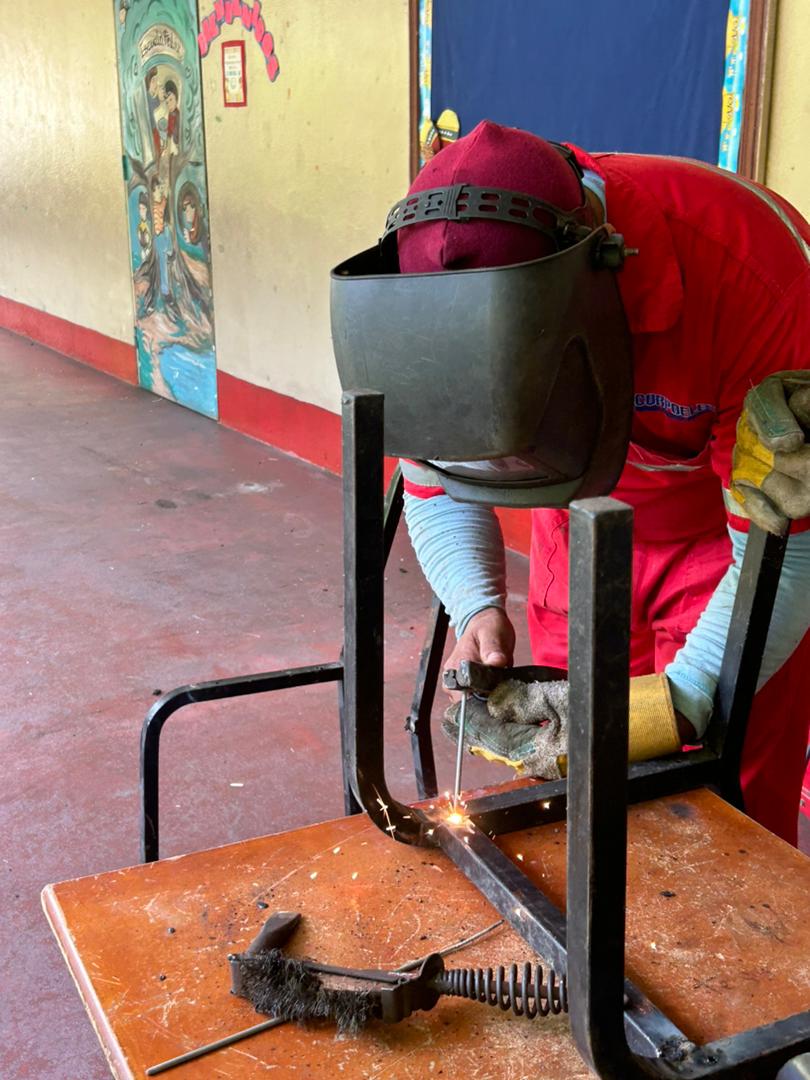 Inician actividades de reacondicionamiento de los colegios ferromineros